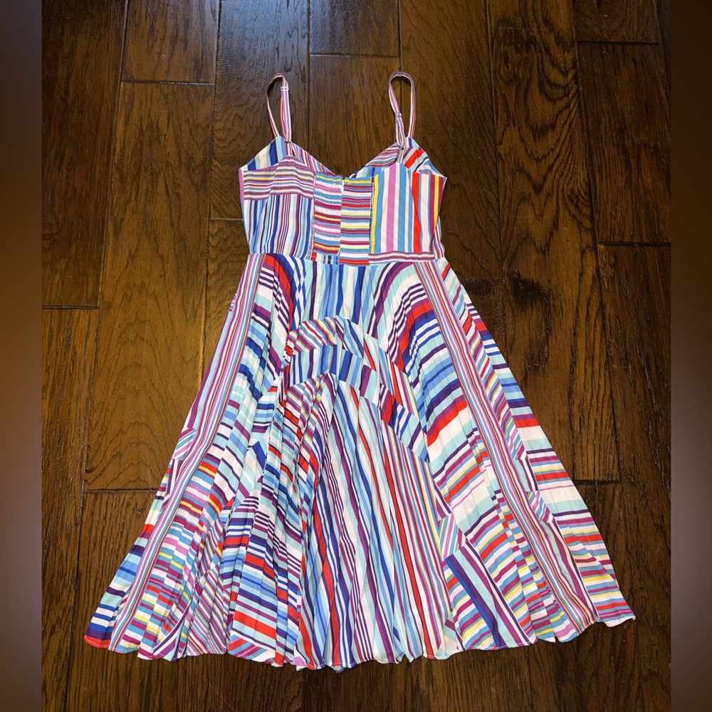 Parker Blue Multi Color V Neck Pleated Detail Knee Length Designer Dress Size 2 - Picture 4 of 8